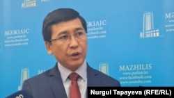 Министр образования и науки Казахстана Асхат Аймагамбетов. Нур-Султан, 30 марта 2022 года