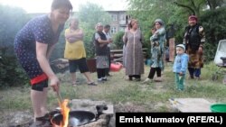 Ош. Черемушка кичирайонунун тургундары бир очокко кезектешип тамак жасайт. 