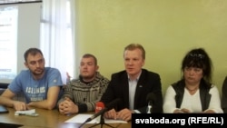 Арганізатары кампаніі байкоту Аляксандар Атрошчанкаў, Павал Вінаградаў, Віталь Рымашэўскі, Ірына Яскевіч.