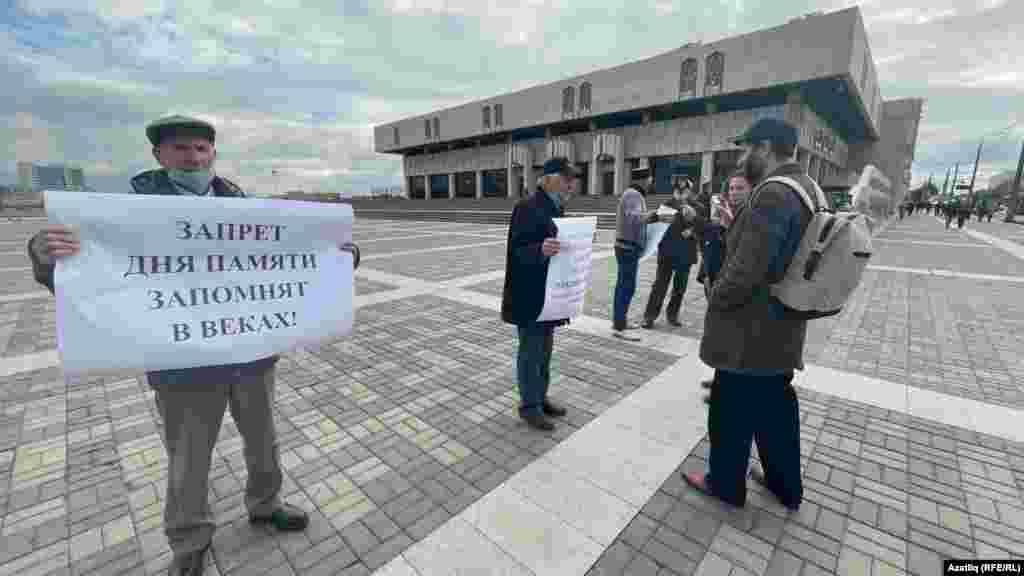 2021 елда Татар иҗтимагый үзәге Татарстан Дәүләт шурасыннан Хәтер көнен тарихи көн буларак канун нигезендә рәсмиләштерүне сорап Камал театры янында пикет оештыра.