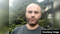 Амриддин Холмуродов ҳоло дар озодӣ ҳаст.