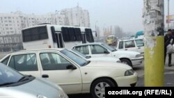 Милицейский автобус в районе Куйлюка, на котором задержанных жителей областей доставили в отделение милиции. 