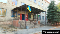 В амбулаторії Станиці Луганської ще кілька тижнів тому були черги бажаючих щепитись, а зараз люди з окупованих територій не знають як отримати другу дозу вакцини