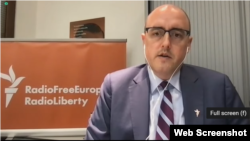 Жейми Флай. Архивдик сүрөт