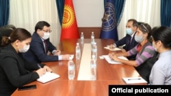 Азизбек Мадмаров менен Полина Лемос баштаган топтун жолугушуусу. 19-октябрь, 2021-жыл.