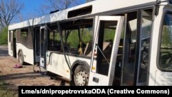 Падбіты расейскім дронам аўтобус. Горад Марганец Днепрапятроўскай вобласьці 