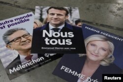 پوسترهای آخرین انتخابات ریاست جمهوری فرانسه؛ در فرانسه بیشتر نامزدهای انتخابات ریاست‌جمهوری، خود از رهبران احزاب هستند