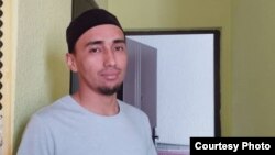 Жакшылык Алыкулов, Бишкек шаарынын тургуну.