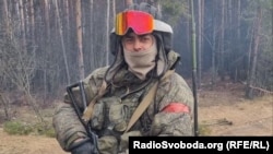 Червоний елемент на формі Віталія Антонова