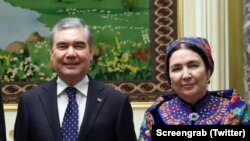 Туркманистоннинг собиқ президенти Гурбангули Бердимуҳамедов ва унинг рафиқаси — амалдаги президент Сердар Бердимуҳамедовнинг онаси — Ўғулгерек Бердимуҳамедова.