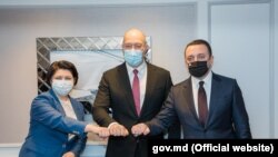 Молдовський, український та грузинський прем'єр-міністри – Наталія Гавриліце, Денис Шмигаль та Іраклій Гарібашвілі. Формат «Асоційованого тріо», Брюссель, 30 листопада 2021 року