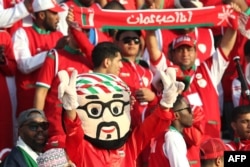 کی می‌دونه «عمان چیکارش می‌کنه / سوراخ سوراخش می‌کنه» به عربی چی میشه؟