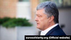 Пятый президент Украины, лидер партии «Европейская солидарность» Петр Порошенко во время брифинга. Киев, 12 августа 2019 года