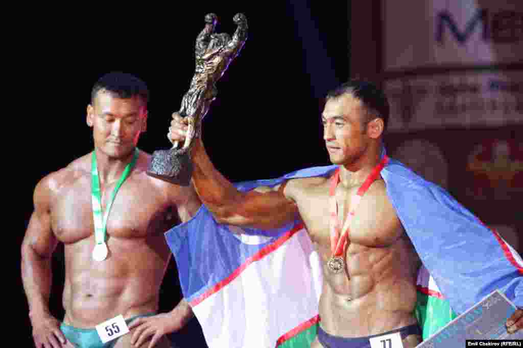 90 килограмм салмакка чейинкилер арасында өзбекстандык Умит Култаев чемпион аталды.