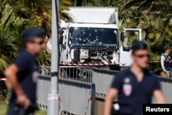 Вантажівка нападника на місці теракту в Ніцці. 15 липня 2016 року