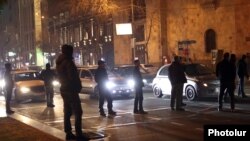 Armenia - Relatives of Armenian POWs block a street in downtown Yerevan, December 7, 2021.