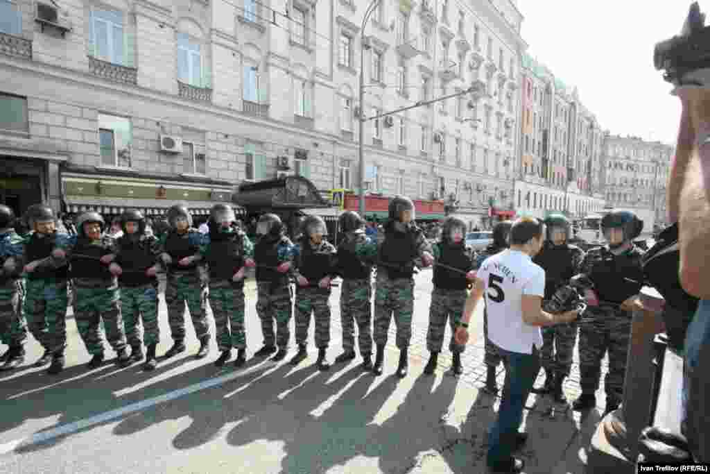 Беркемне дә, шул исәптән журналистларны да үткәрмиләр