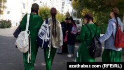 Mekdep okuwçylary (Illýustrasiýa suraty)