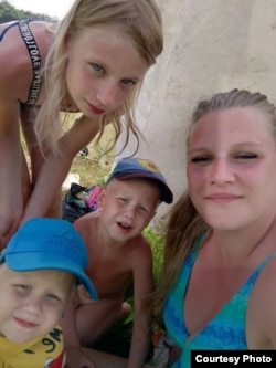 Кристина Самойлова с детьми - Таисия, Саша и Алеша