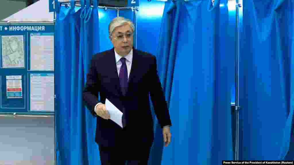 Касым-Жомарт Токаев, который намерен переизбраться на новый, теперь уже семилетний срок благодаря предложенным им изменениям в Конституции, также голосовал в Астане. Большинство независимых экспертов придерживаются мнения, что выборы носят формальный характер и Токаев будет объявлен победителем&nbsp;
