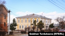 Педагогикалык коллеж.