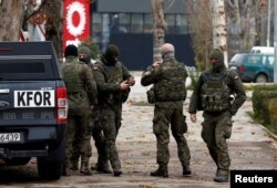 Польські солдати КФОР патрулюють у Північній Митровиці, Косово, 13 грудня 2022 року