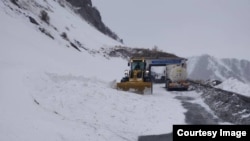 Кар көчкүнү тазалоо иштери жүрүүдө. 3-январь, 2023.