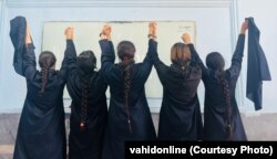 Акцияга катышкан кыздар