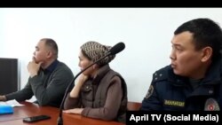 Толгонай Солтонова райондук сот залында. Сүрөт "Апрель ТВнын" түз эфиринен алынган. 