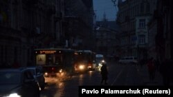 «При цьому обмеження мають застосовуватися рівномірно між споживачами», – нагадує «Укренерго»