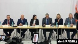 Прэс-канфэрэнцыя. Зьлева направа: Аляксандар Азараў, Валер Сахашчык, Сьвятлана Ціханоўская, Павал Латушка, Аліна Коўшык, Валер Кавалеўскі