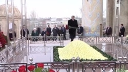 Атамбаев возложил цветы к могиле Ислама Каримова