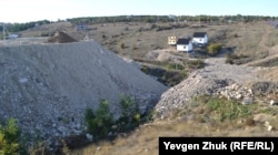 Засипана будівельним сміттям Лабораторна балка в Севастополі, архівне фото