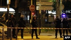 خیابان‌ها و محلات نزدیک به مرکز انجام عملیات توسط پلیس مسدود شده است