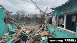 Зруйнований будинок, де російські окупанти розміщували свій командний пункт у селі Ольгине