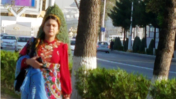  Türkmenistanda botoks we emeli kirpikler zenanlaryň uçara goýberilmezligine sebäp bolýar 