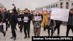 Кемпир-Абад боюнча камалгандарды бошотуу талабы менен өткөн акция. Ноябрь, 2022-жыл.