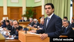 Рустам Эмомали