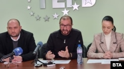 Бранимир Балачев (в средата) по време на пресконференция на ГЕРБ във Варна.