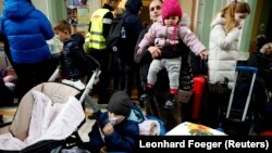 Ուկրաինացի փախստականները, Պշեմիշլ Գլովնի ավանի երկաթուղային կայարարան, Լեհաստան, 9 ապրիլի, 2022թ.