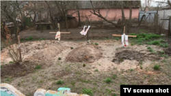 Російські солдати не дозволяли ховати людей на кладовищі, ховали у дворах