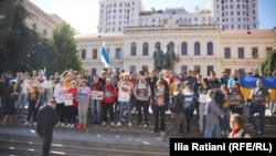 Орусиялык эмигранттар Тбилисидеги митингде. 23-октябрь, 2022-жыл.