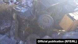 Упавший в овраг КамАЗ, фото МЧС КР.