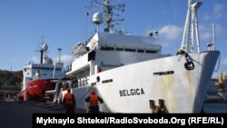 Наукове судно «Борис Олександров» і криголам «Ноосфера» – на корпусах суден можна побачити старі назви