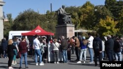 Armenia - People line up outside a mobile vaccination center in Yerevan's Liberty Square, September 24, 2021.