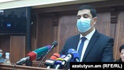 Գյումրիի քաղաքապետի թեկնածու Վարդգես Սամսոնյանը ելույթ է ունենում ավագանու նիստում, 1-ը նոյեմբերի, 2021թ․