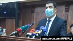 Գյումրիի քաղաքապետի թեկնածու Վարդգես Սամսոնյանը ելույթ է ունենում ավագանու նիստում, 1-ը նոյեմբերի, 2021թ․