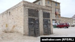 Balkan welaýatyndaky elektrik transformatorlarynyň biri