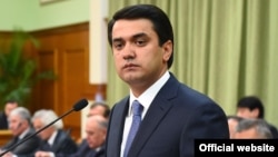 Рустам Эмомали