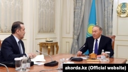 2018 жылғы мына суретте Мәсімов Қазақстанның сол кездегі президенті Нұрсұлтан Назарбаевтың қабылдауында отыр. Ол кезде Мәсімов Ұлттық қауіпсіздік комитетінің басшысы болған.